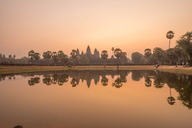 Recorrido fuera de lo común por el amanecer de Angkor Wat en un vehículo militar 4×4 antiguo